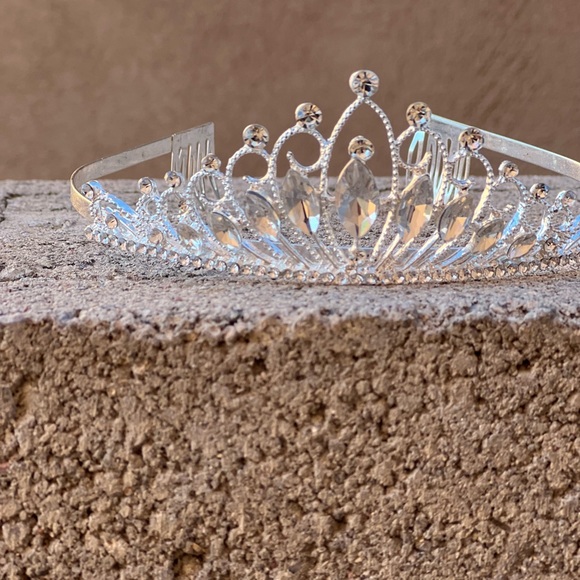 Sparkly Tiara - Picture 3 of 4